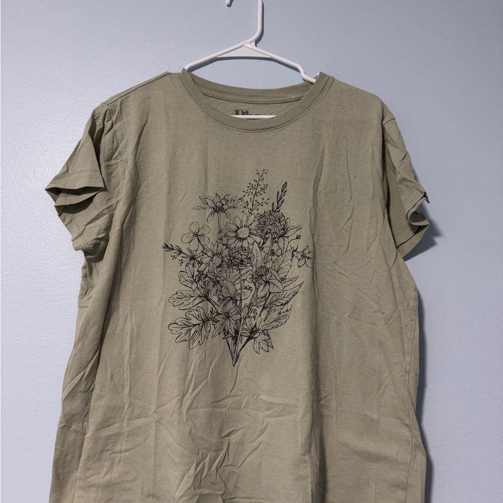 Doe Floral Graphic T-Shirt in Olive Green